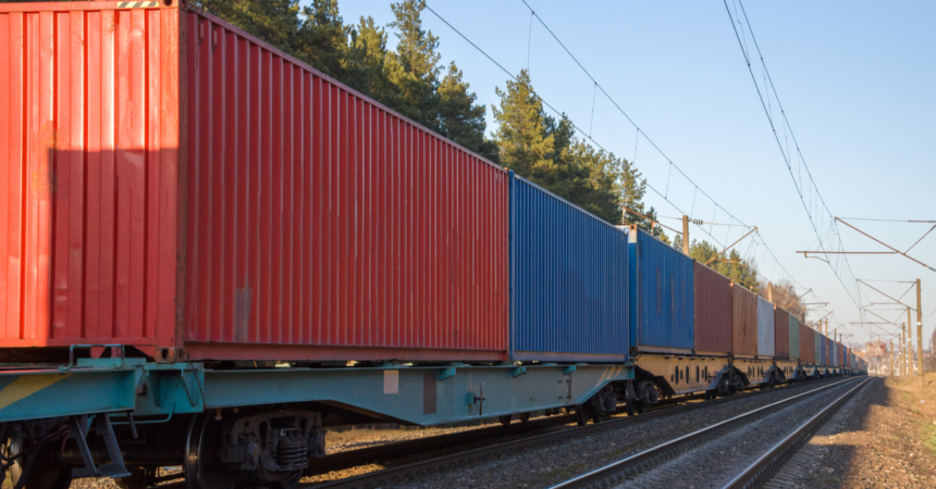 Ferrovias estão sendo construídas e reformulados em todo o País