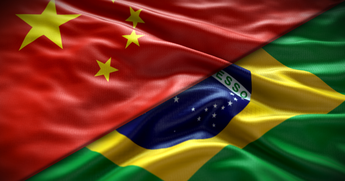 Bandeiras do Brasil e da China juntas